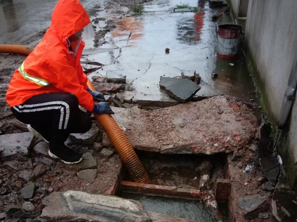 清溪镇专业清理污水池 炜誉市政以规范流程守护城市 “肠道”